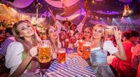 H&uuml;pfburgverleih Ostfriesland | Event Dekoration, Oktoberfest, Tische, Banken, Dirndl, Bier, Maa&szlig;, Blau, Wei&szlig; | Niedersachsen &amp; Bremen